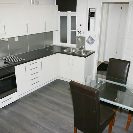 3 Bedroom - Perfect Location - Harbour-train-bus-citycenter Lägenhet