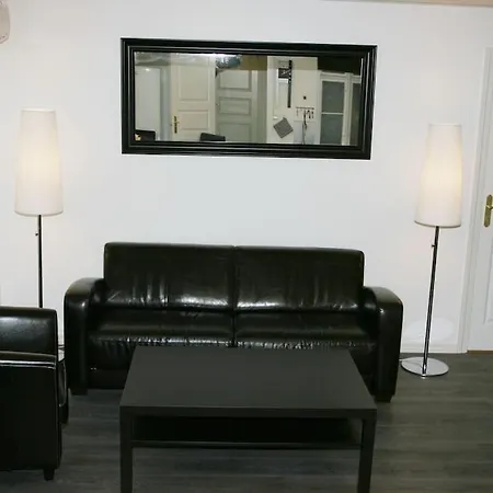 Apartment 3 Bedroom - Perfect Location - Harbour-train-bus-citycenter